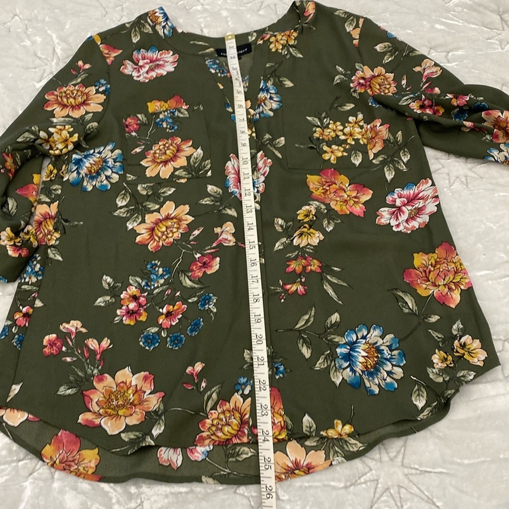 Fortune & Ivy M Blouse NWOT